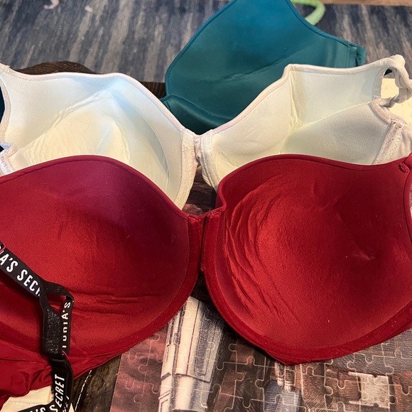 3 Victoria secret bras 34DDD - Picture 5 of 5